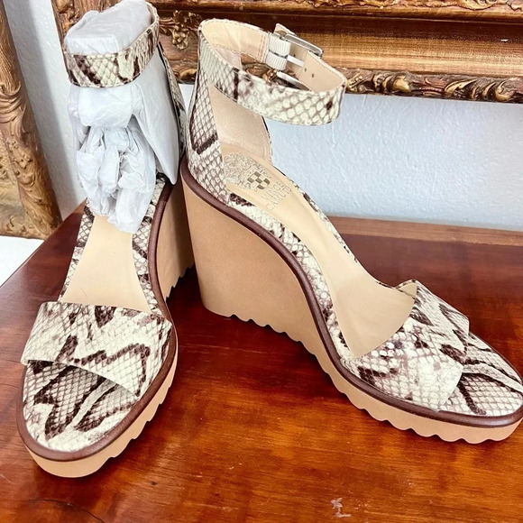 Vince Camuto Snakeskin Size 9 Wedges 4.5” Heel New W/O Tags or Box - Picture 3 of 7